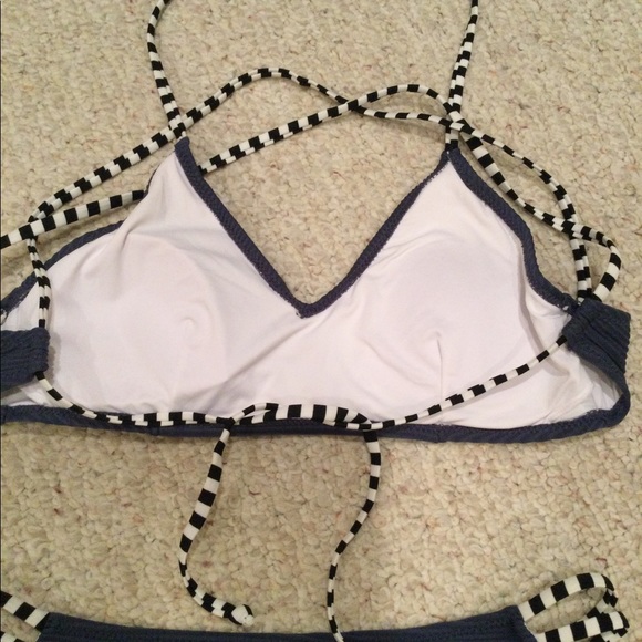 Fun string bikini - Picture 7 of 7